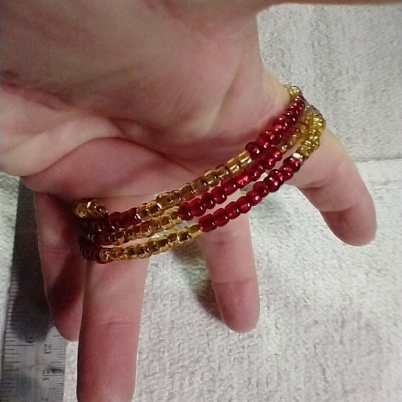 Yellow 💛 red ♥️ beaded wire bangle bracelet - Picture 3 of 4